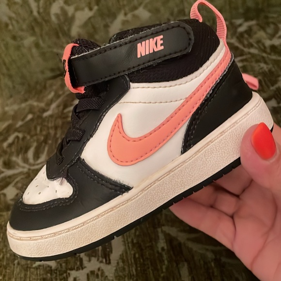 NEW Nike Kids Black and Coral Sneakers - Picture 1 of 6